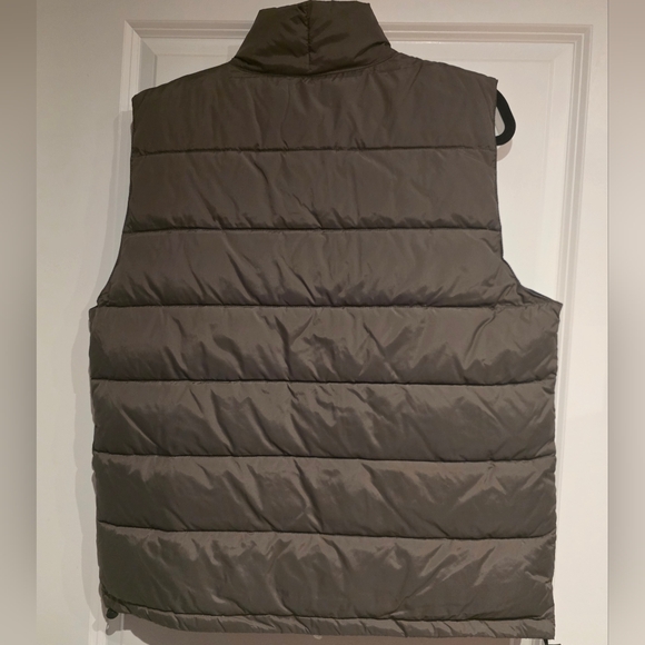 Men's Slate & Stone Quilted Down Fill Vest - Picture 2 of 9
